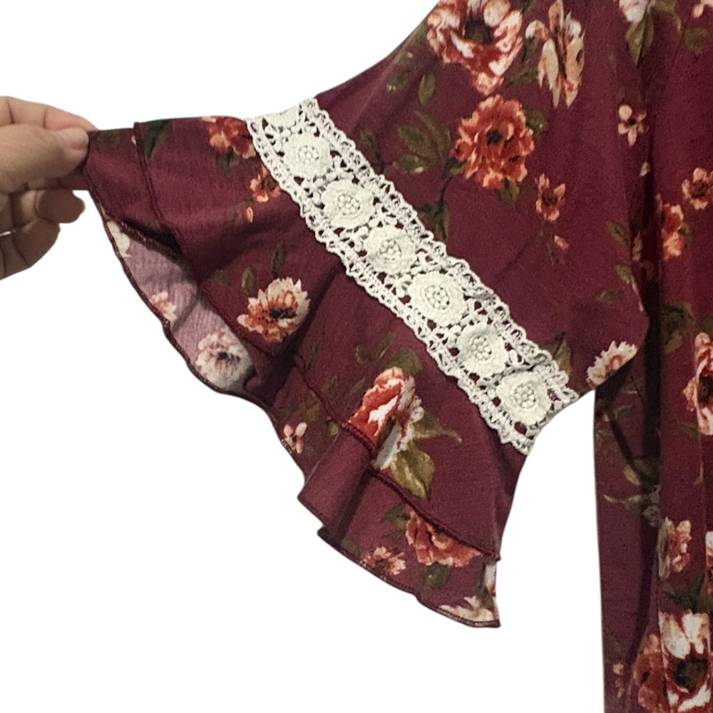 Siren Lily Floral Blouse with Lace - Picture 3 of 10